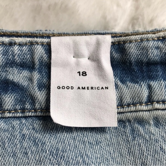 Good American Distressed Button Fly Bombshell Shorts Size 18 NWT - Picture 10 of 15